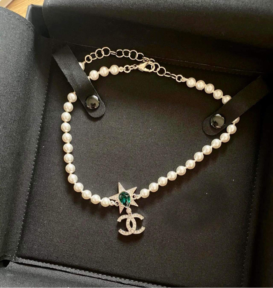 Choker Chanel ngọc trai mặt xanh ngọc siu đẹp