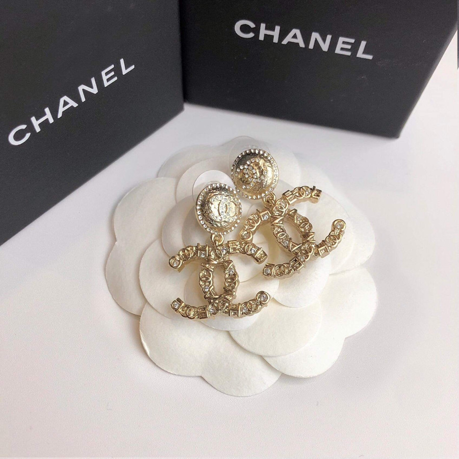 Khuyên tai Chanel logo CC xinh xỉu