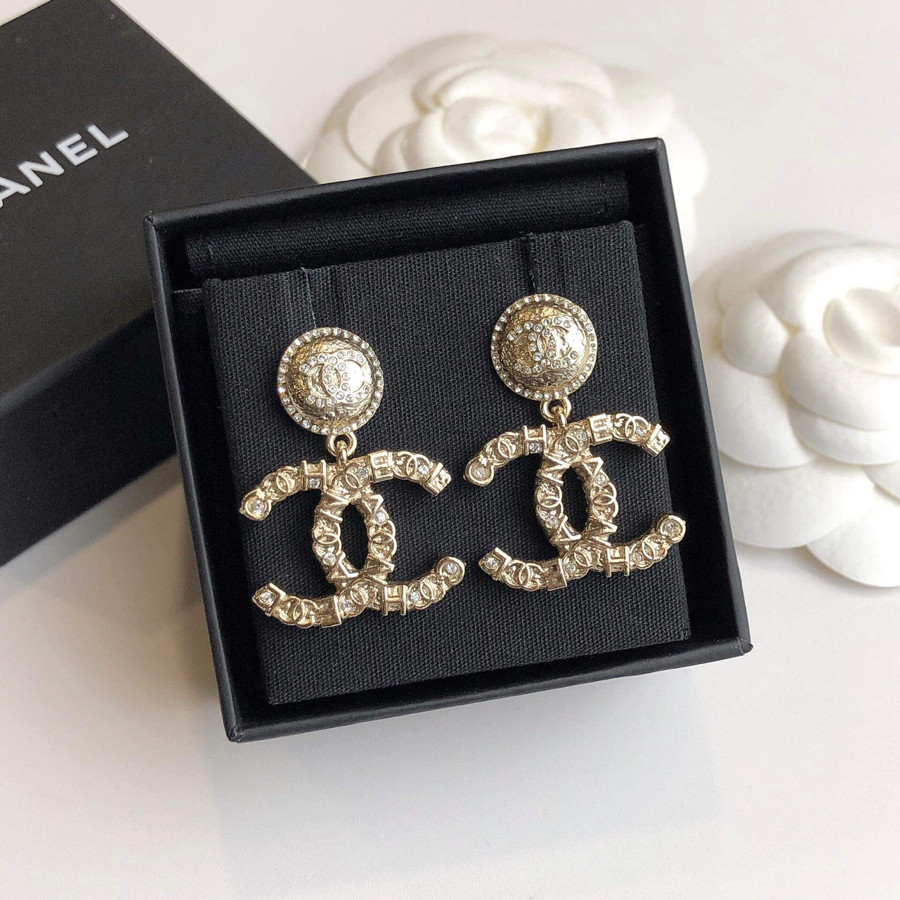 Khuyên tai Chanel logo CC xinh xỉu