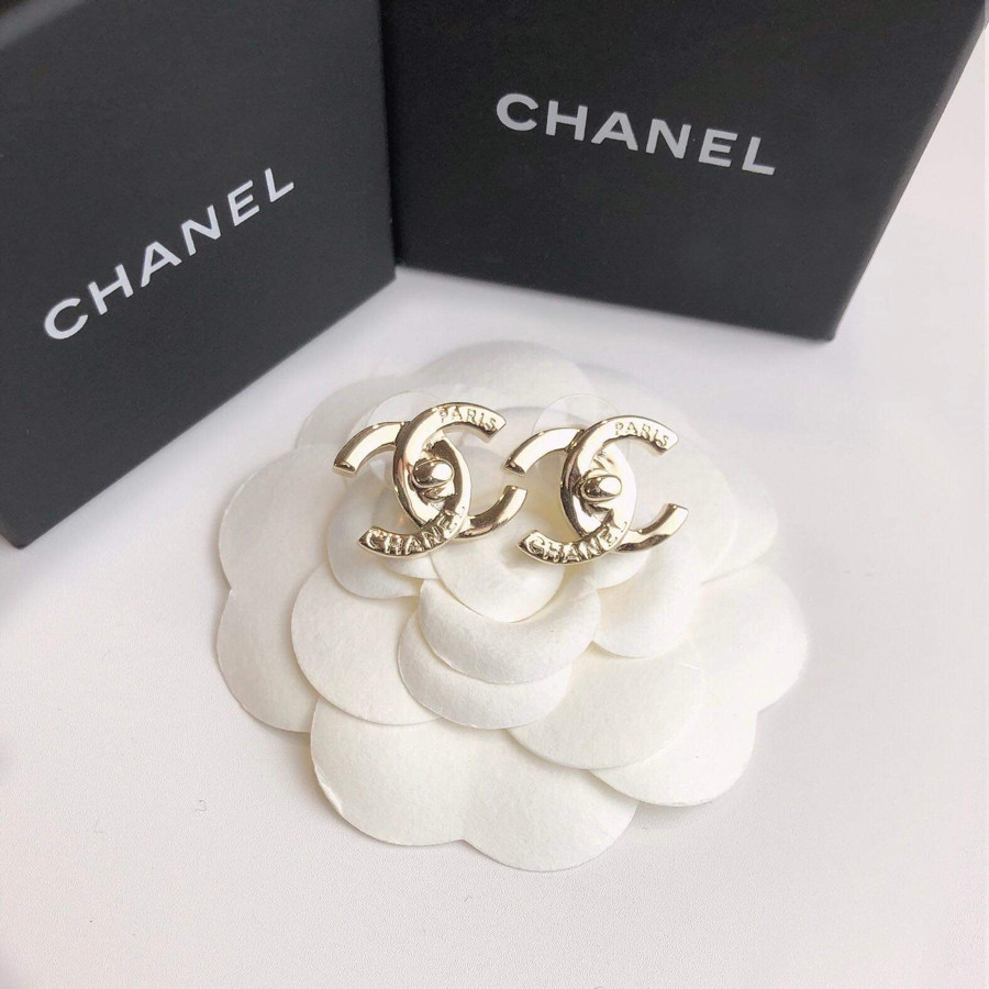 Khuyên tai Chanel logo CC nhỏ xinh