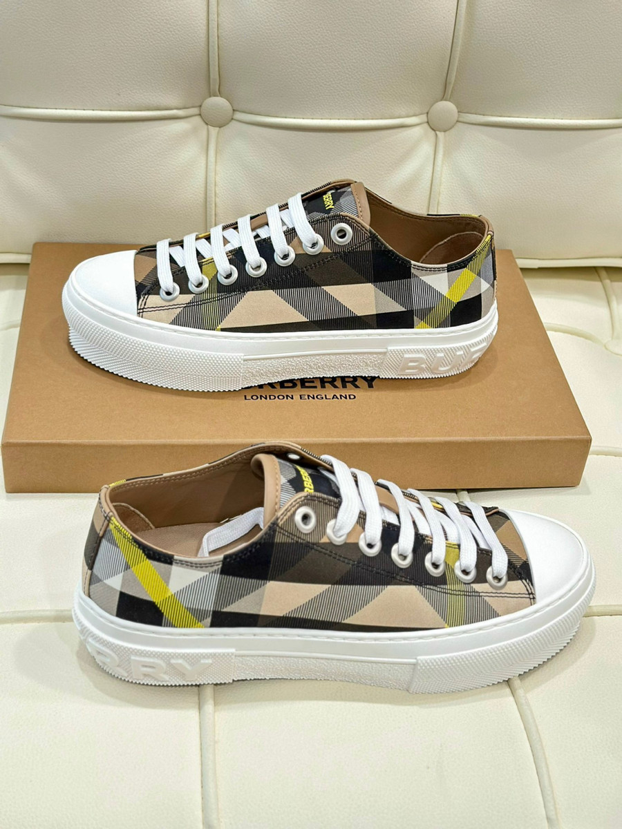 Giày Burberry sneaker kẻ rêu để chữ trắng