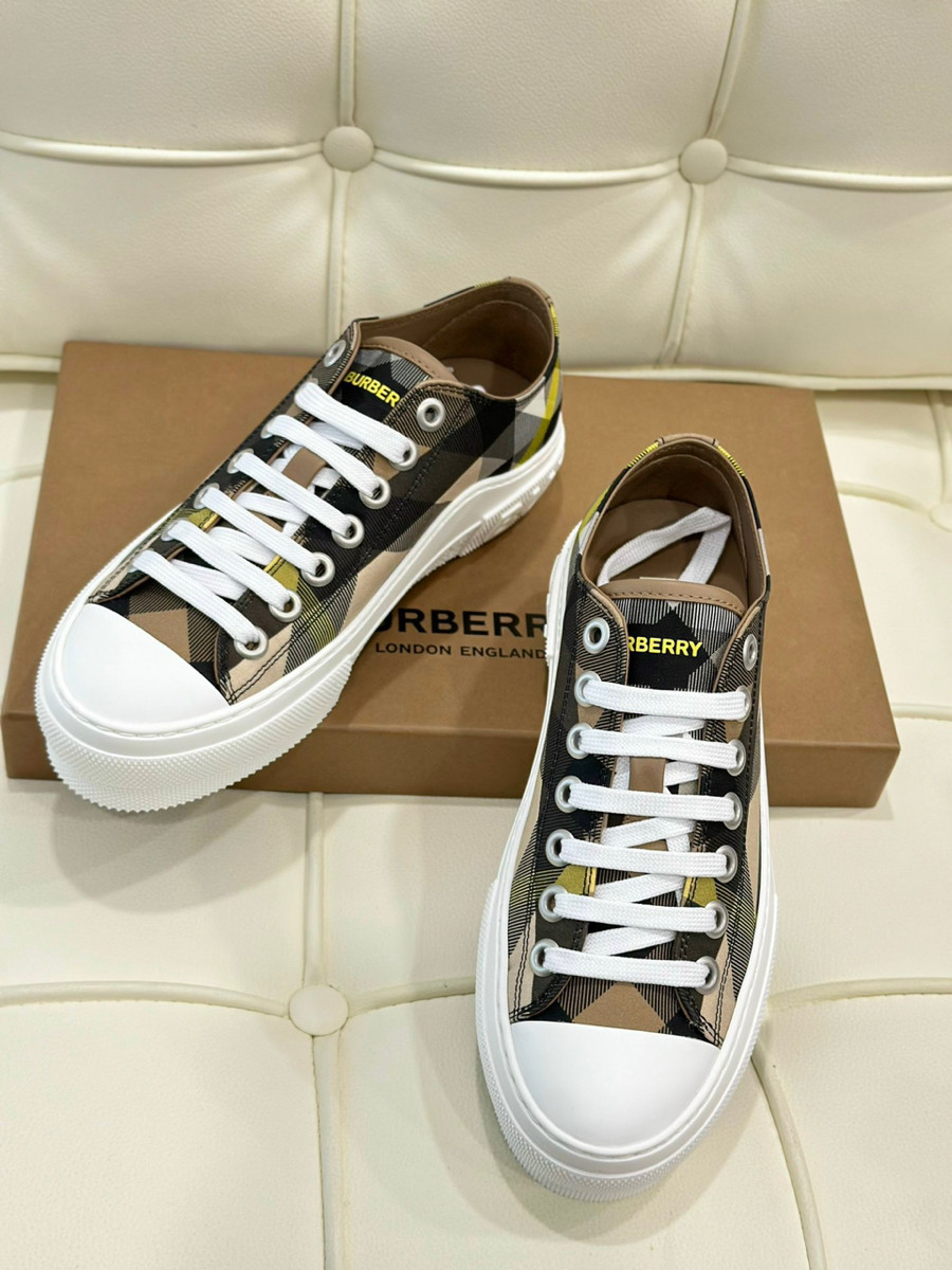 Giày Burberry sneaker kẻ rêu để chữ trắng