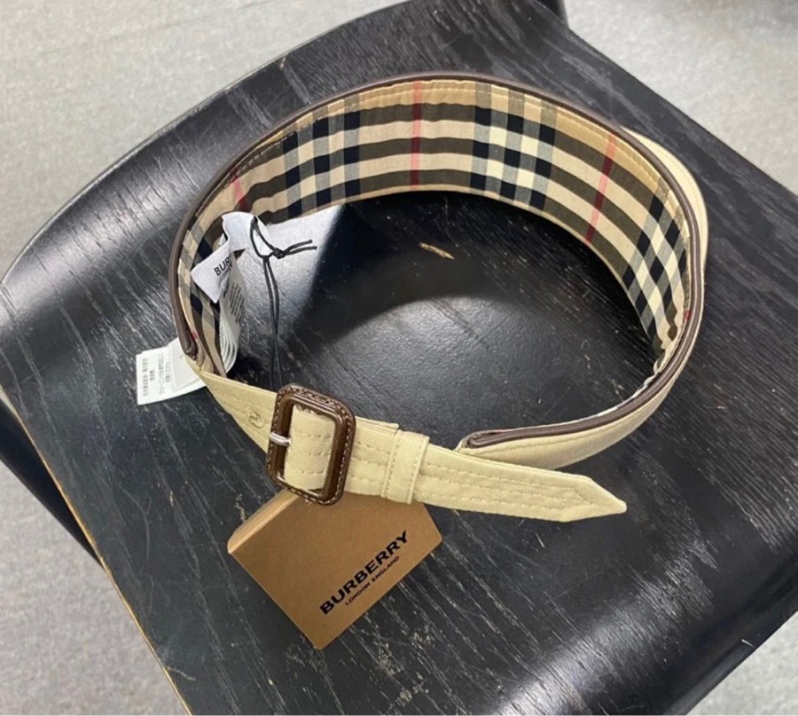 Mũ Burberry nửa đầu