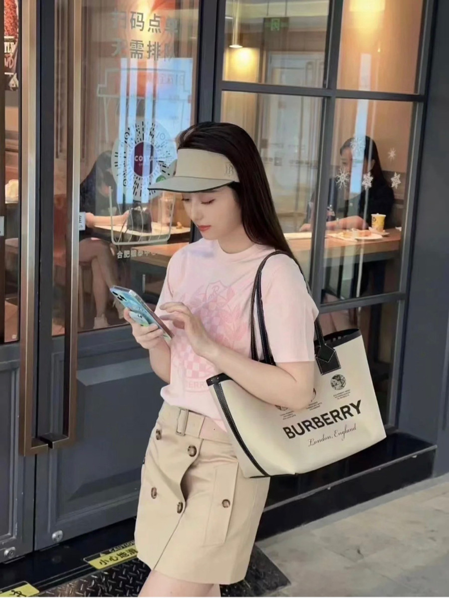 Mũ Burberry nửa đầu