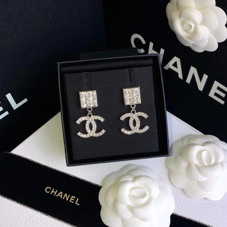 Khuyên tai Chanel đá siêu bling bling ✨