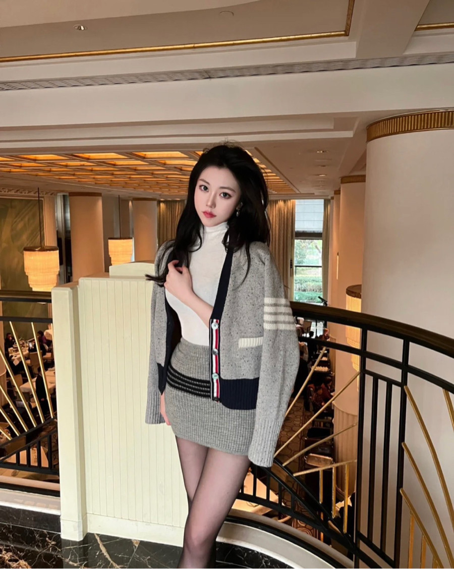 Áo Thom Browne cardigan len ghi