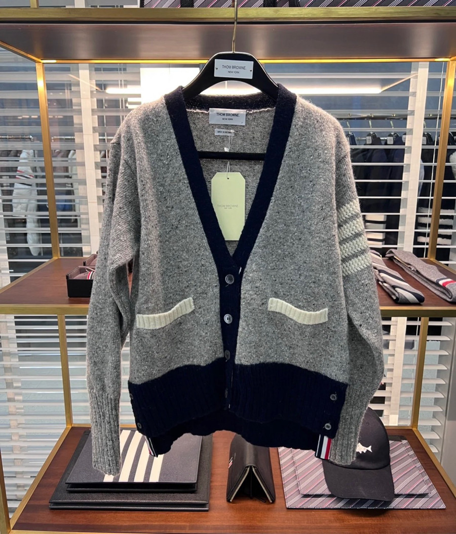 Áo Thom Browne cardigan len ghi