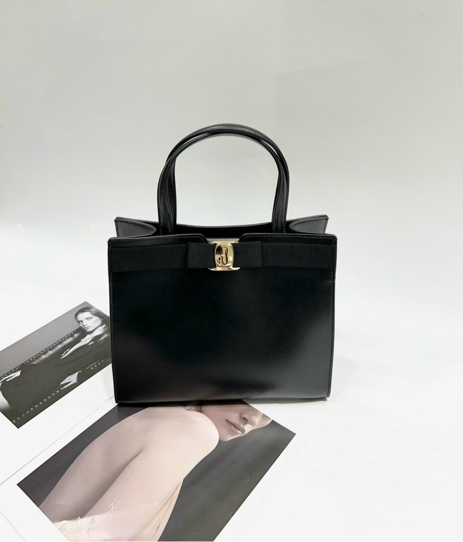 Túi Ferragamo sz 24 sang chảnh 😍