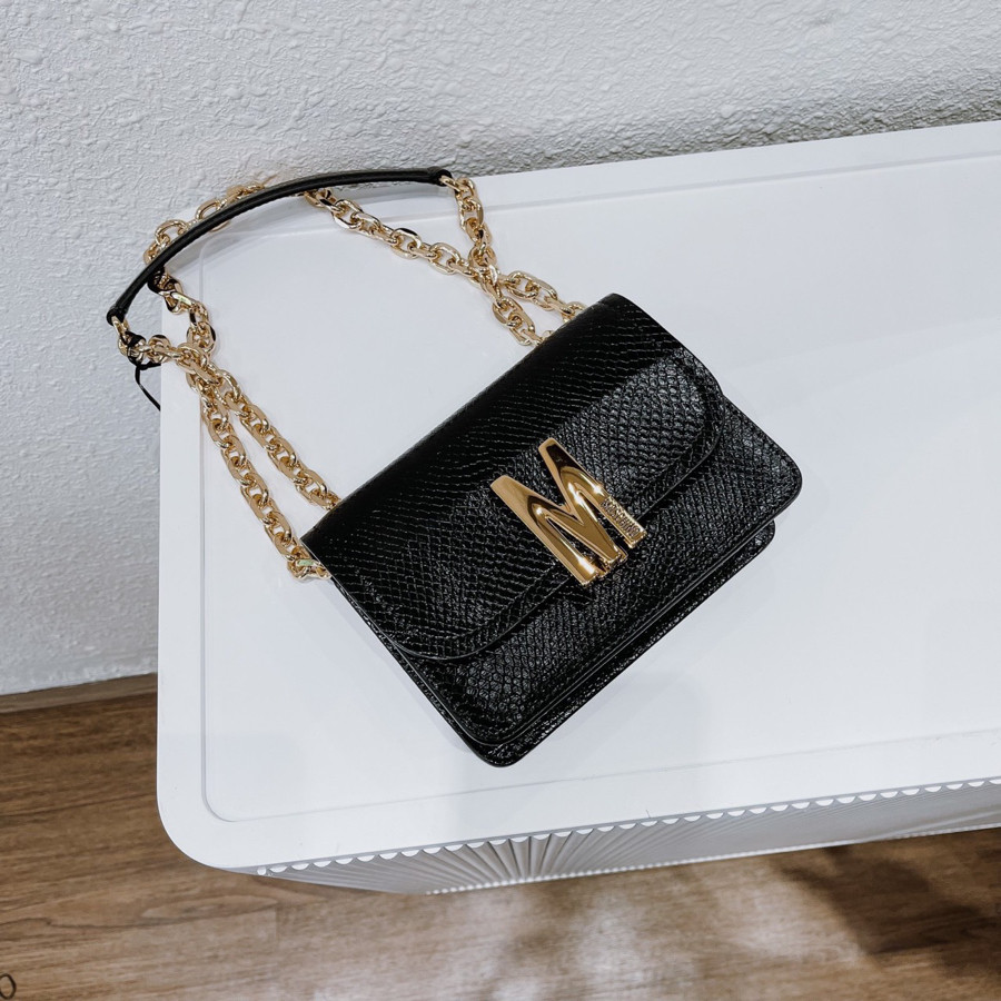 Túi Moschino logo vân da rắn 🥰