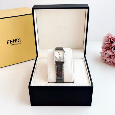 Đồng hồ Fendi Run Away Case 25*32mm