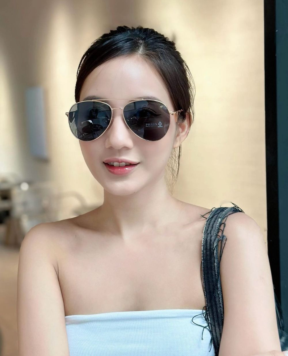 Kính râm Prada dáng aviator siêu nhẹ