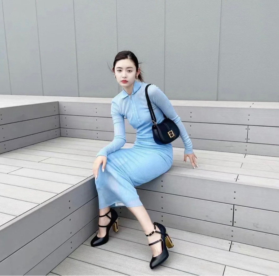 Guốc Fendi đen gót vàng, cao 10.5cm