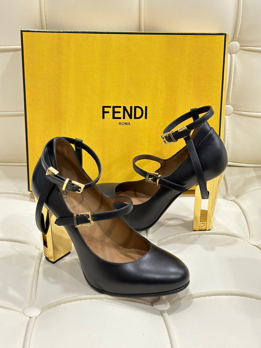 Guốc Fendi đen gót vàng, cao 10.5cm