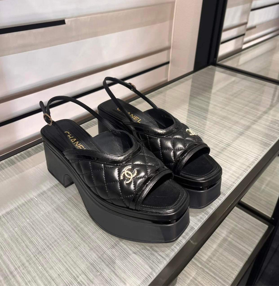 Sandal Chanel hoạ tiết trám đế cao