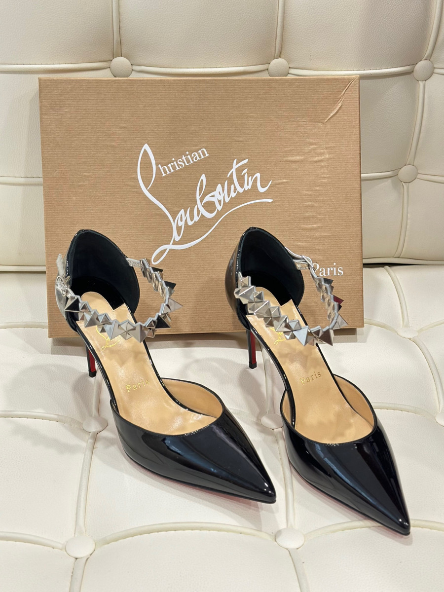 Guốc Louboutin đen quai bạc, gót 9cm