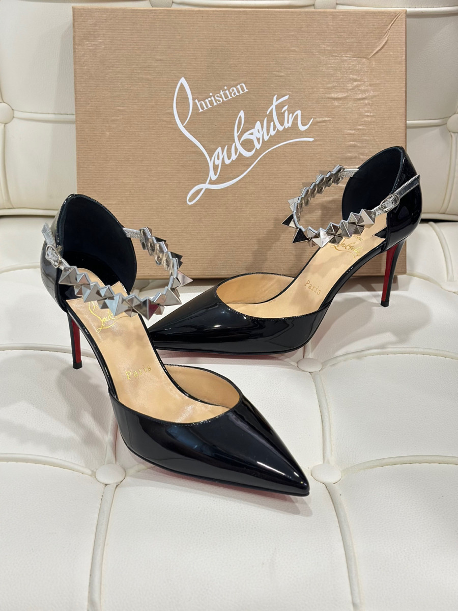 Guốc Louboutin đen quai bạc, gót 9cm