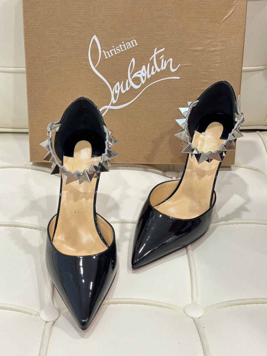 Guốc Louboutin đen quai bạc, gót 9cm