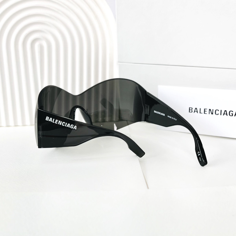 Kính râm Balenciaga BB0180S runway đang cháy thị trường, Sơn Tùng đeo nên cực cháy ✨