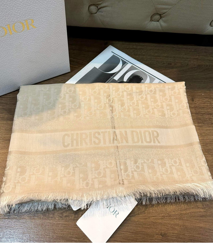 Khăn dior newtag sz 70x200 kèm bill