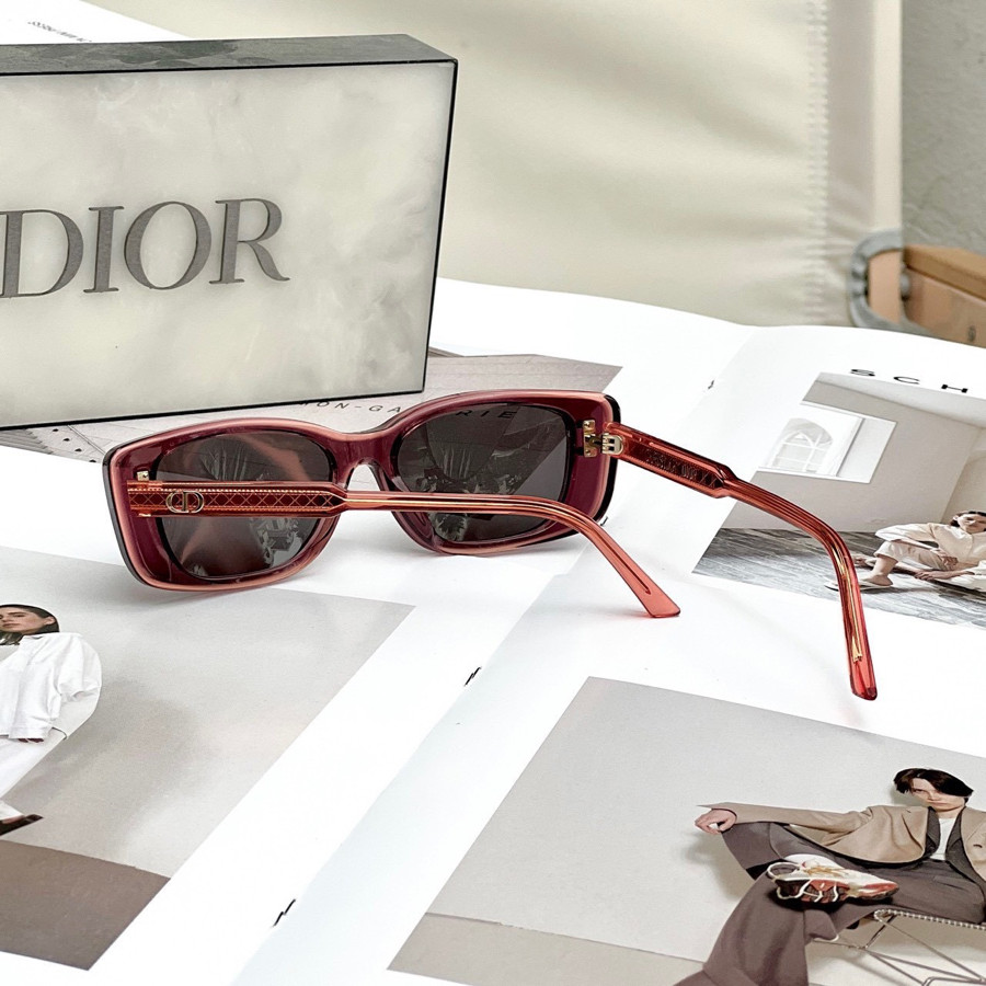 Kính râm Dior Highlight S2 siêu nhẹ, màu cực kì sang luôn ạ ✨