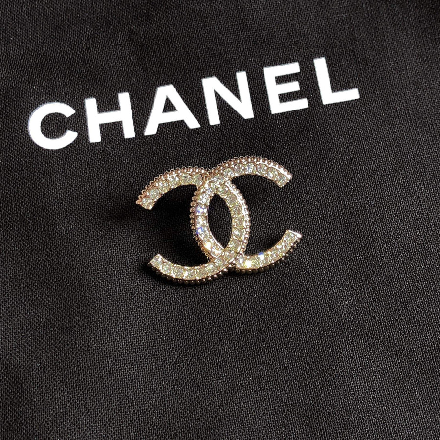 Cài áo Chanel size nhỏ full đá xinh lắm