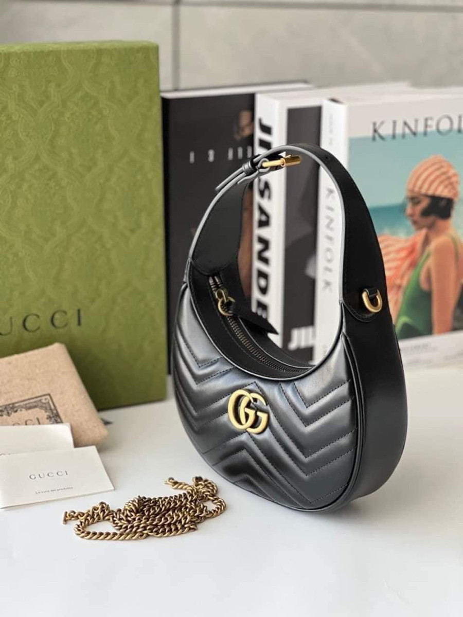 Kẹp nách Gucci halfmoon sang chảnh 😍