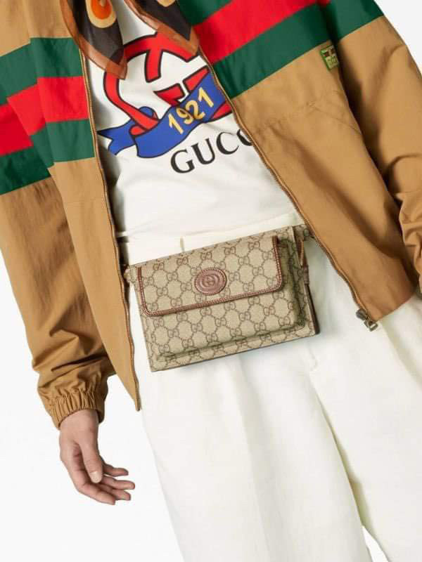 Beltbag Gucci Canvas - Chiếc túi này kết hợp giữa tính biểu tượng của Gucci với thiết kế thực dụng, tạo nên một phụ kiện thời trang đa dụng phù hợp cho nhiều dịp.