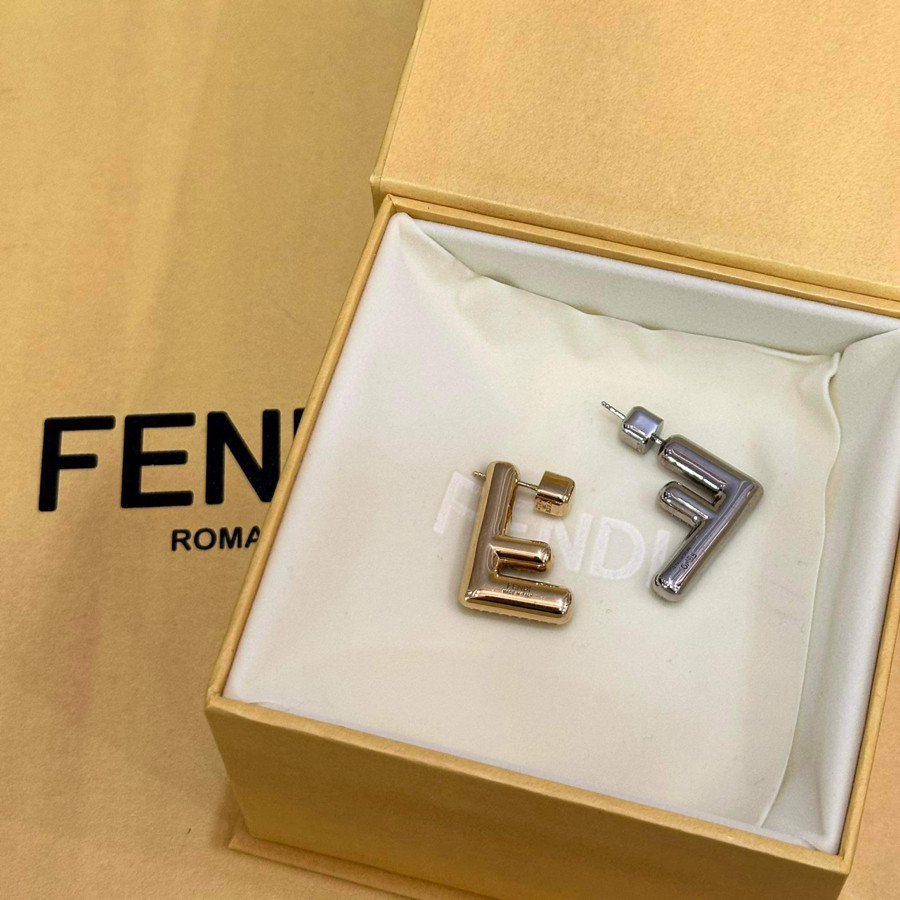 Khuyên tai Fendi new fullbox