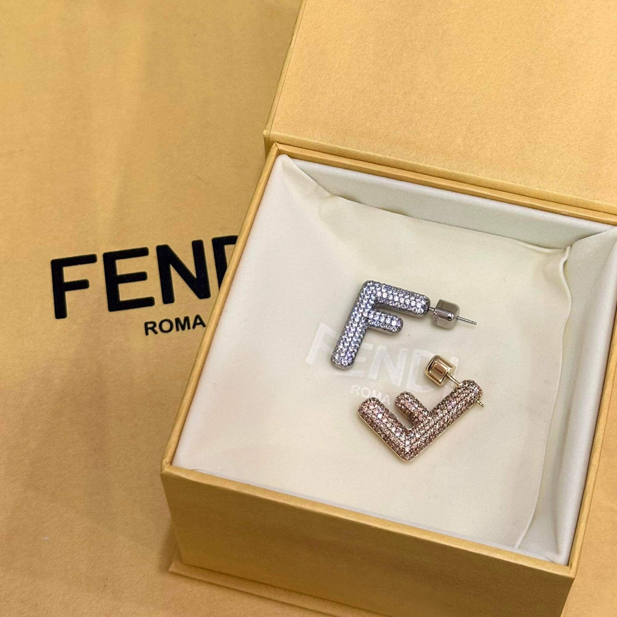 Khuyên tai Fendi new fullbox