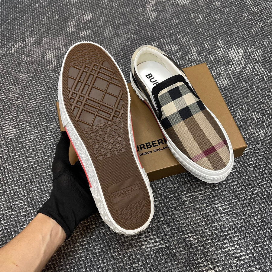 Giày Burberry