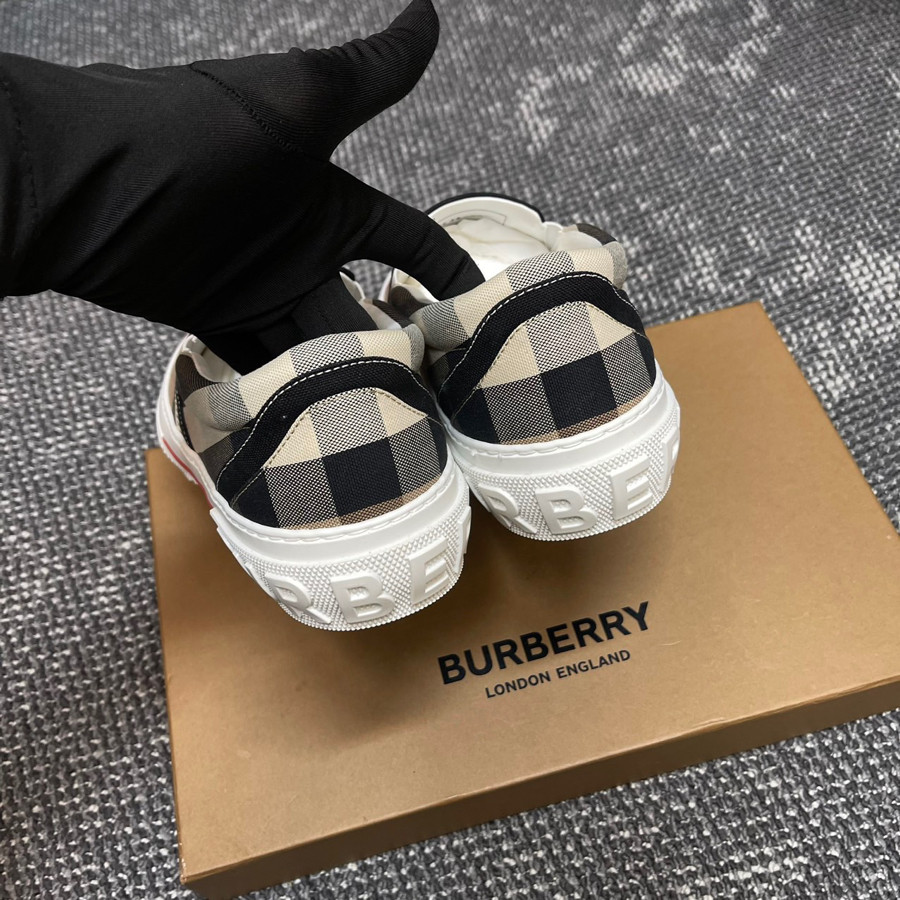 Giày Burberry