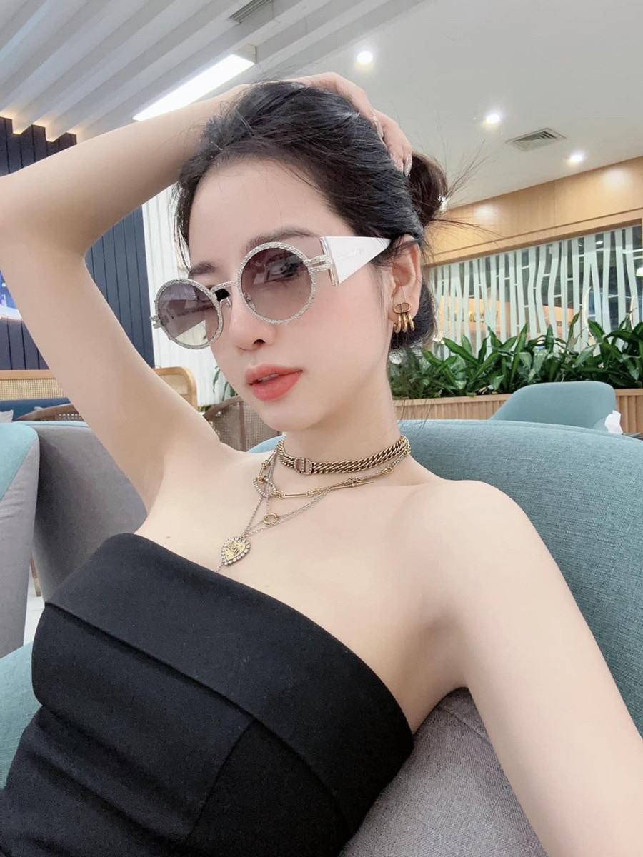 Kính râm Crew No 9 GABRIELLE hãng ra lại, e sẵn lun 2 màu đẹp nhất  🥰