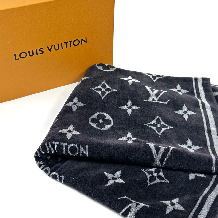 Khăn Louis Vuitton