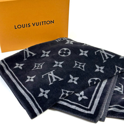 Khăn Louis Vuitton