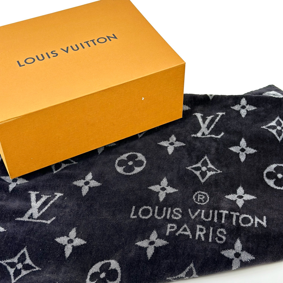 Khăn Louis Vuitton