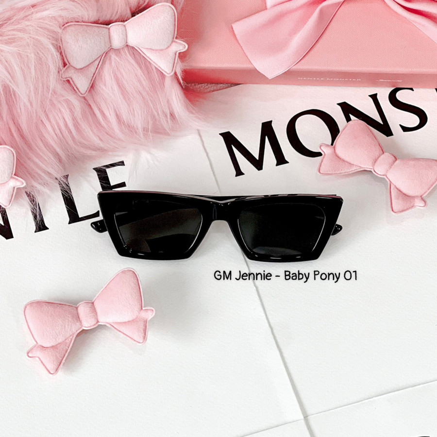 Kính râm GM Jennie - Baby Pony 01 màu trong BST Gentle Salon new ss2024 dáng mắt mèo chất phát ngất, gọng họa tiết có thể thay charm ở gọng 🎀