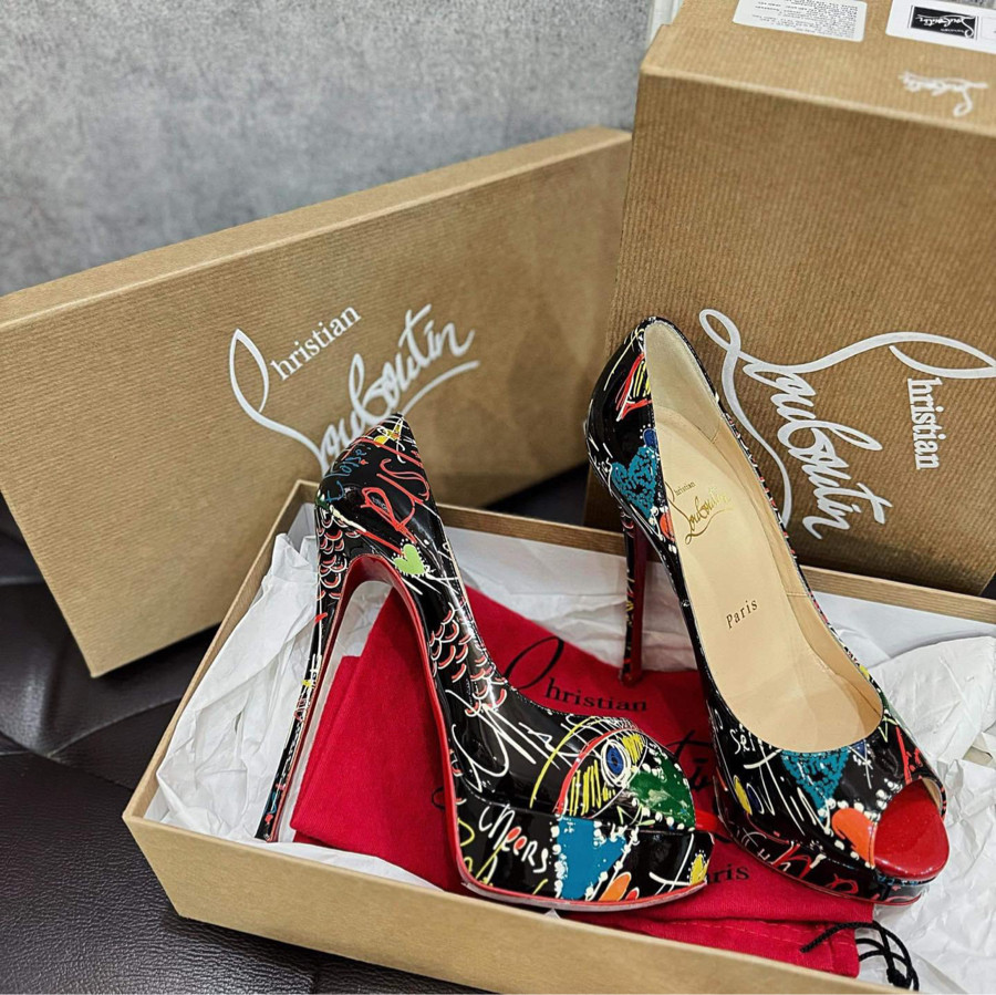 Giày louboutin sz 36 new