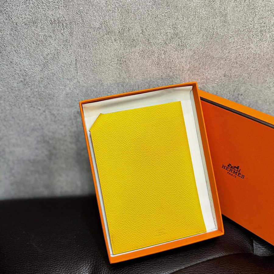 Passport cover Hermes likenew fullbox