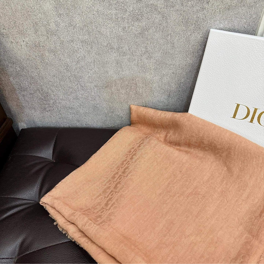 Khăn Dior lụa hồng khổ 140x140 fullbox