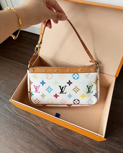 LV Pochette multi