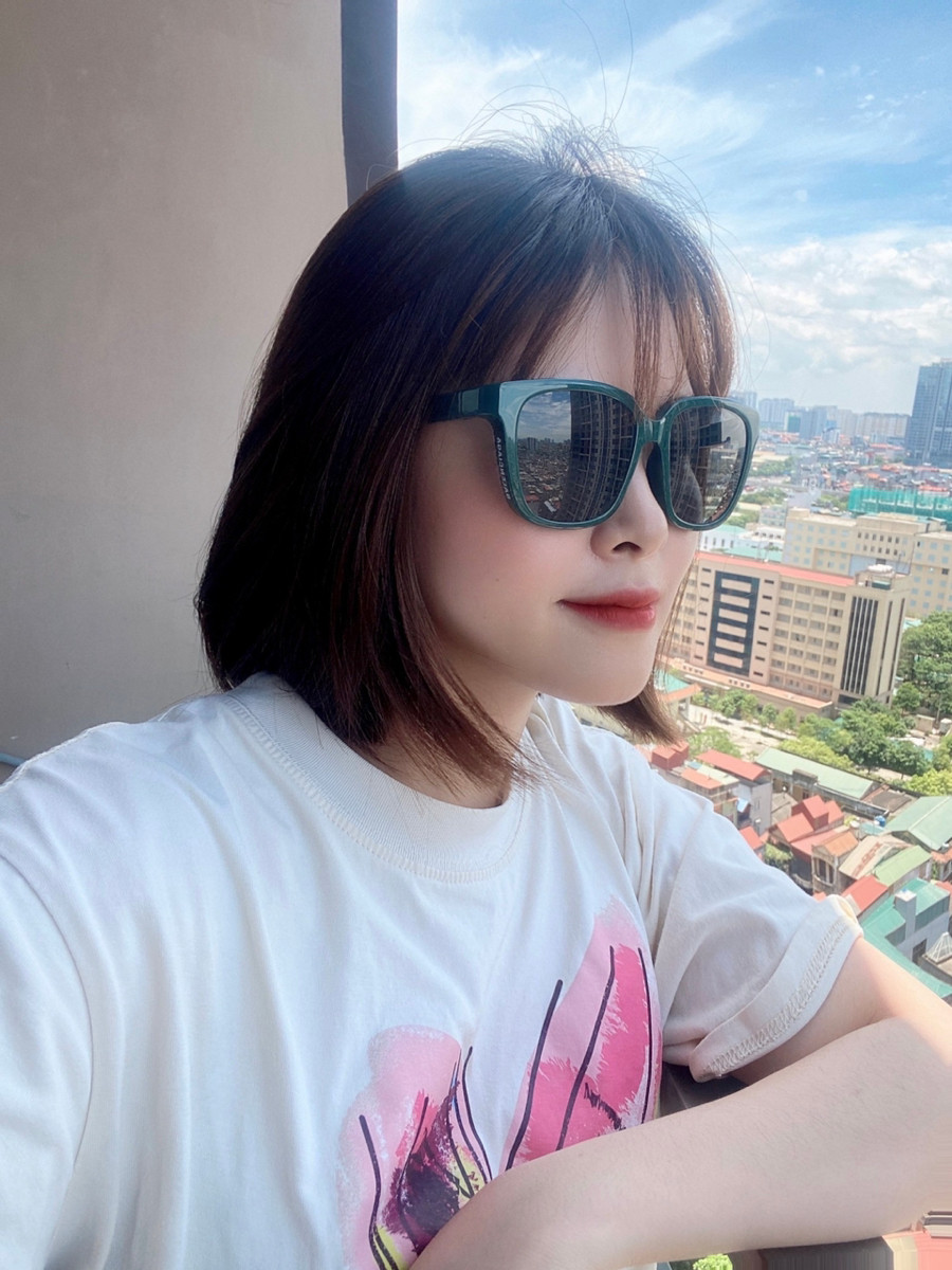 Kính râm Balenciaga BB0152 siêu nhẹ đi cùng tên hãng trên viền kính độc lạ 🎐