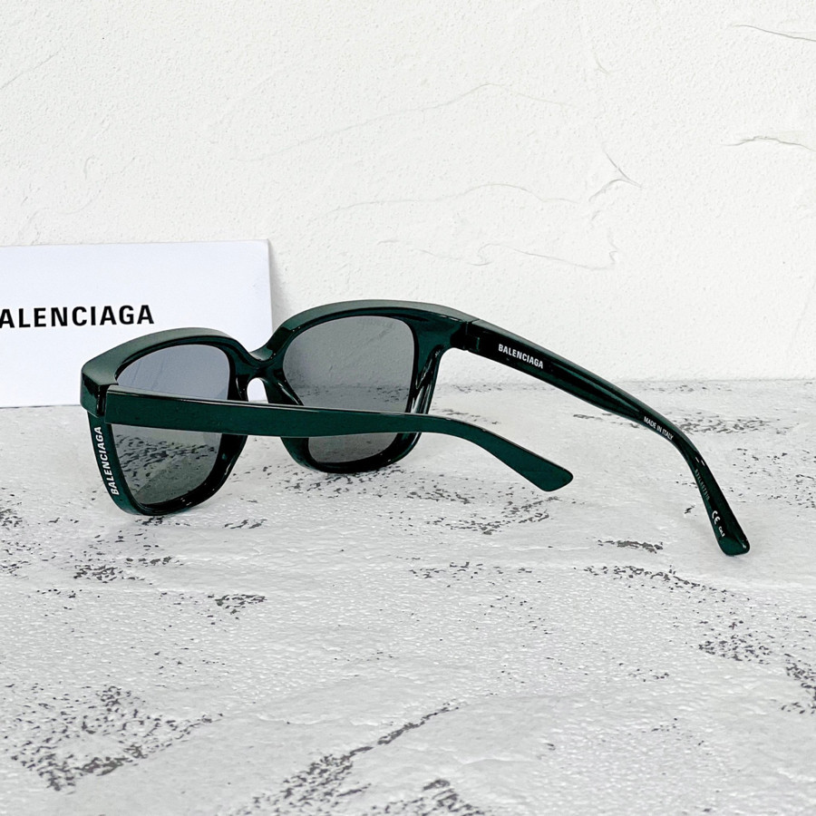 Kính râm Balenciaga BB0152 siêu nhẹ đi cùng tên hãng trên viền kính độc lạ 🎐