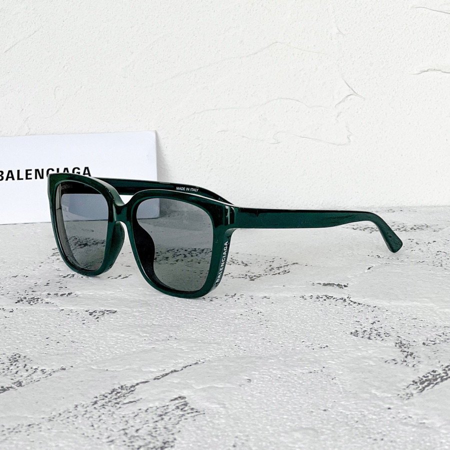 Kính râm Balenciaga BB0152 siêu nhẹ đi cùng tên hãng trên viền kính độc lạ 🎐