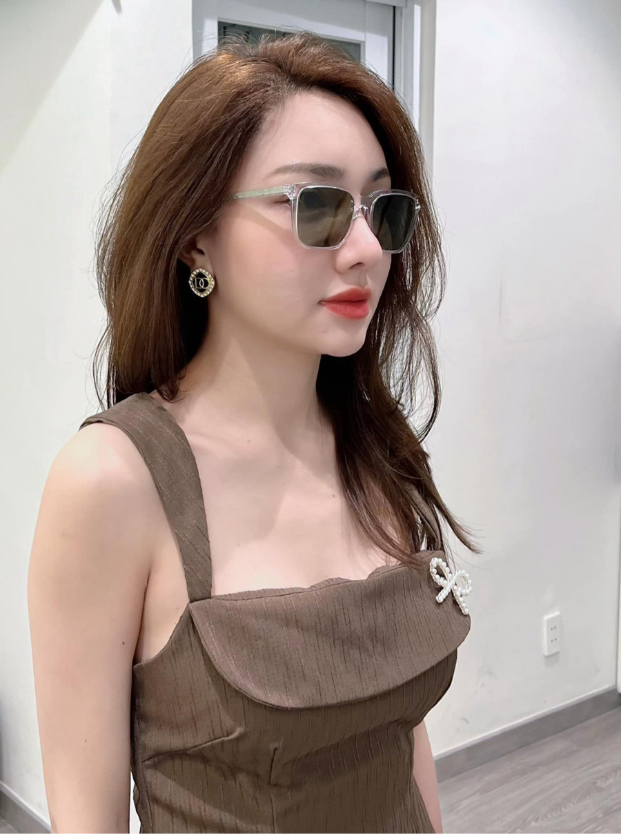 Kính râm Dior Indior S1I siêu nhẹ đi kèm gọng logo quá xinh 🥰