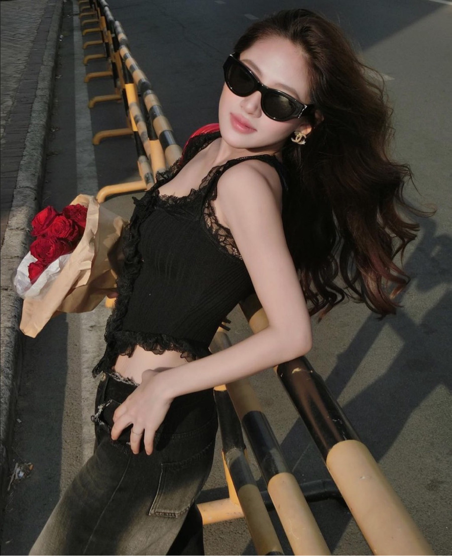 Kính râm YsL SLM94 Rose Blackpink đeo, sang chảnh dễ phối đồ em đáp thêm a 🥳🥳