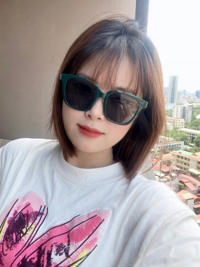 Kính râm Balenciaga BB0152 siêu nhẹ đi cùng tên hãng trên viền kính độc lạ 🎐