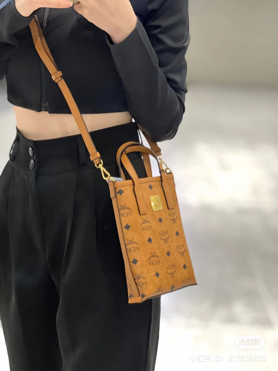 Túi  MCM Essential mini  Sz 20 x 15 😍