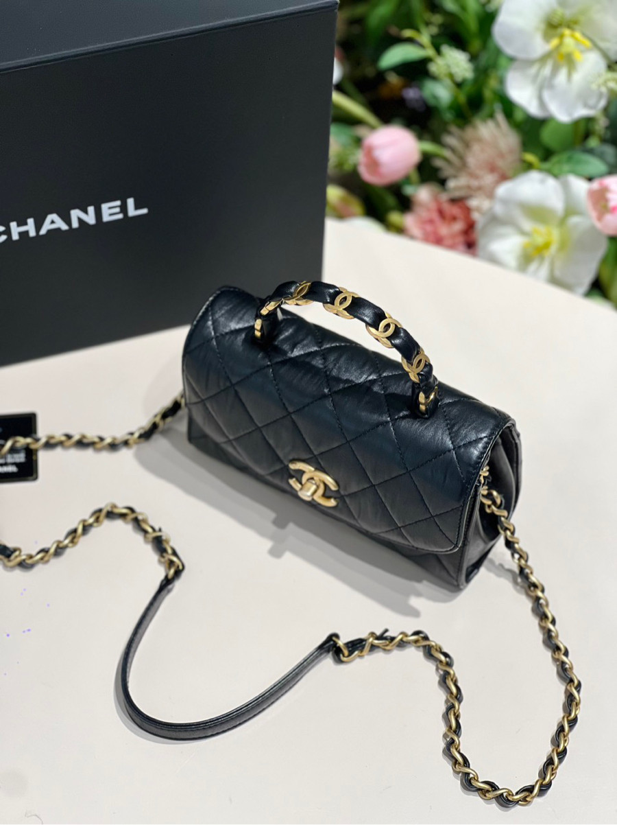 Flap bag handle chanel