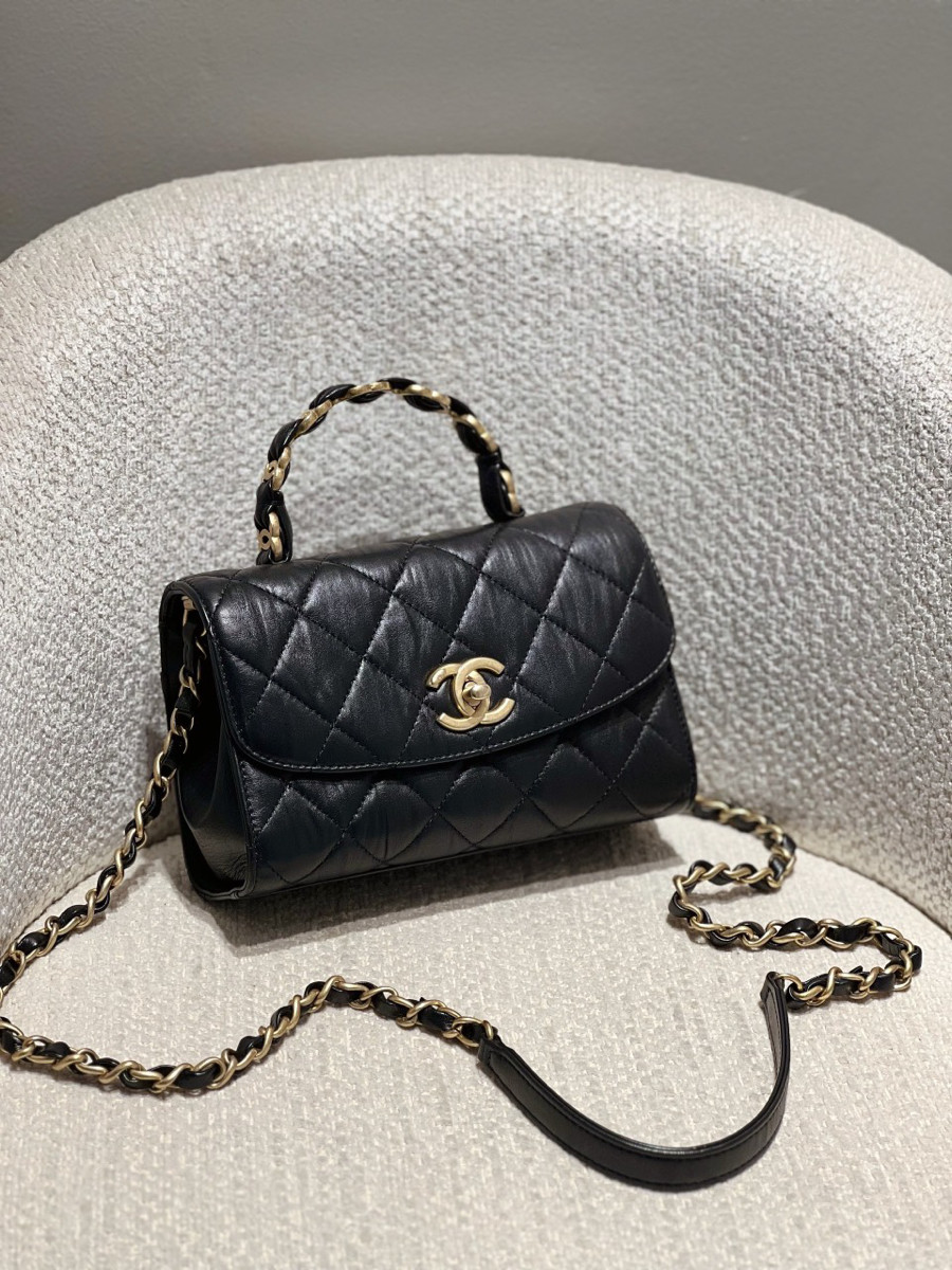 Flap bag handle chanel