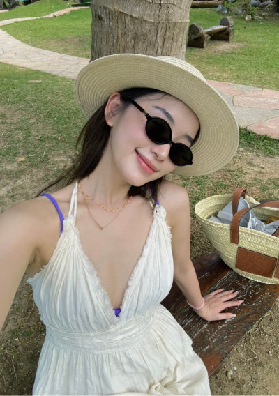 Kính râm Miumiu màu đen so hot, em sắp đáp nhé khách ơi ⛴️